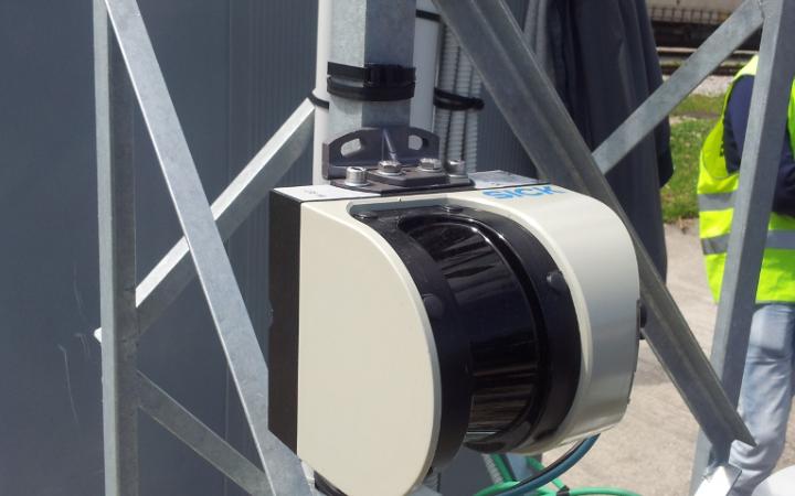 Varco Ferroviario - Particolare dispositivo rilevamento laser
