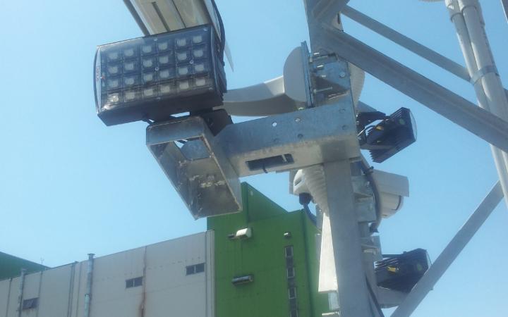 Varco 4 - Particolare telecamera e illuminatori