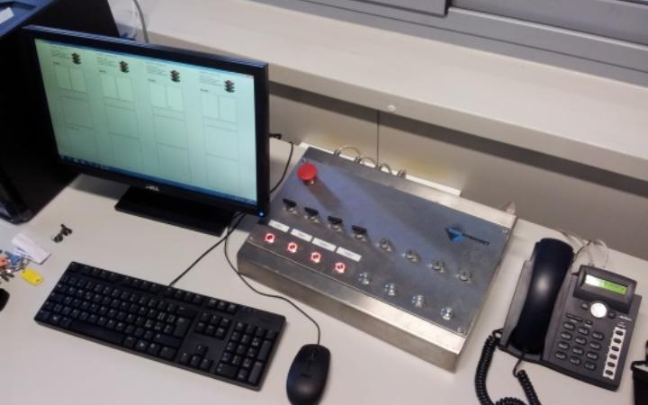 Postazione operatore con centralina manuale di varco