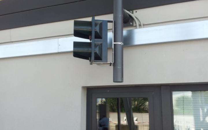 Semaforo da corsia e telecamera lettura targhe